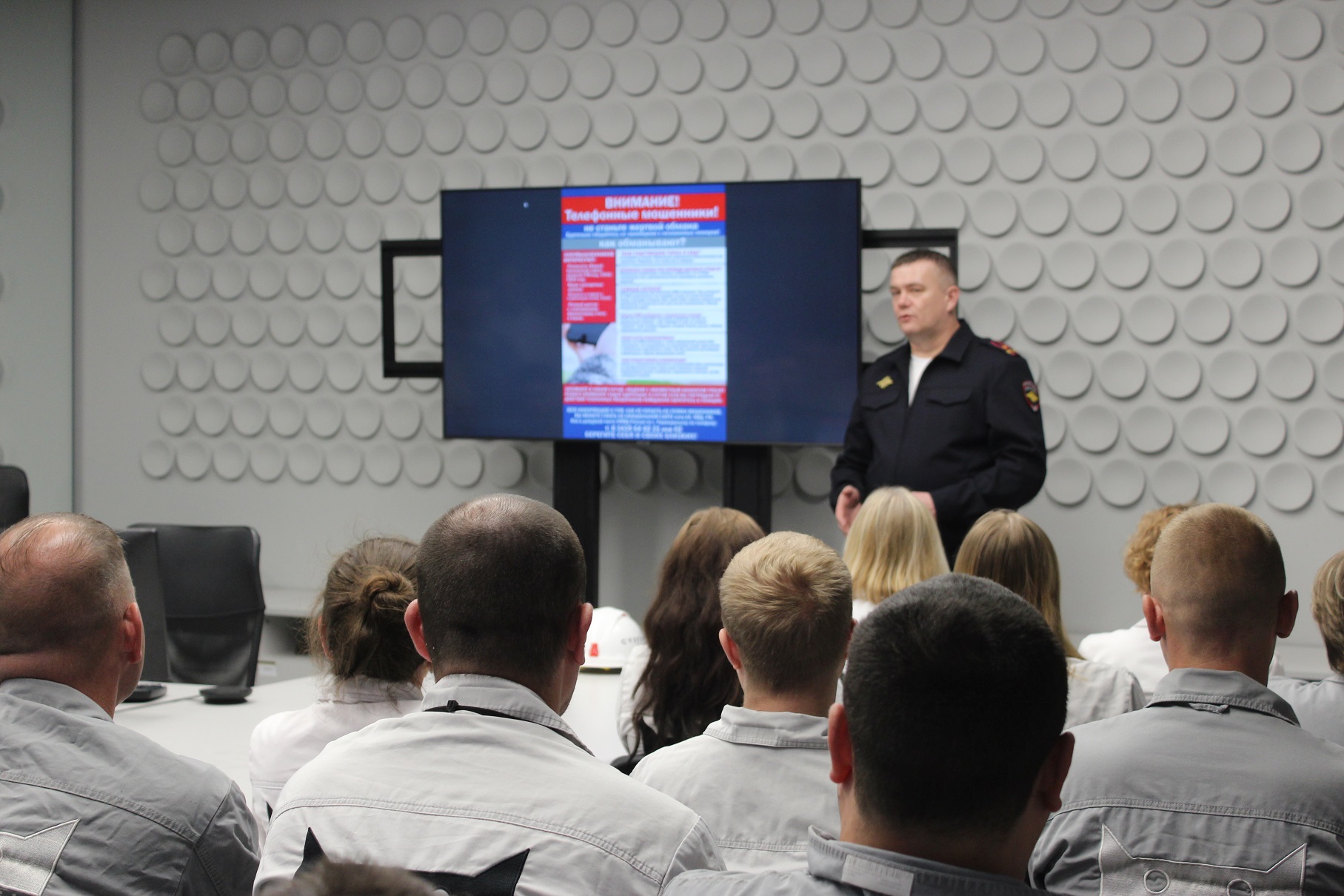 Методы мошенников, похищающих деньги уральцев, становятся всё изощрённее Методы мошенников, похищающих деньги уральцев, становятся всё изощрённее