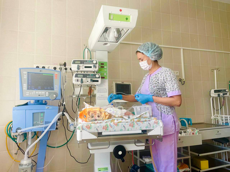 От младенцев до взрослых: в Первоуральске появились универсальные аппараты ИВЛ | Первоуральская детская больница получила новые аппараты ИВЛ  