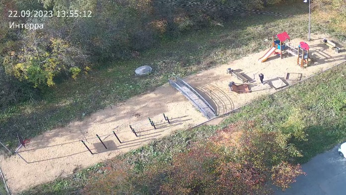 В Первоуральске дети устроили погром на детской площадке