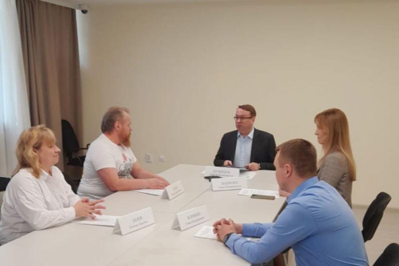 На Урале более 500 многодетных семей получили социальные выплаты в рамках региональной программы  | В Свердловской области 419 семей получили бесплатные земельные участки