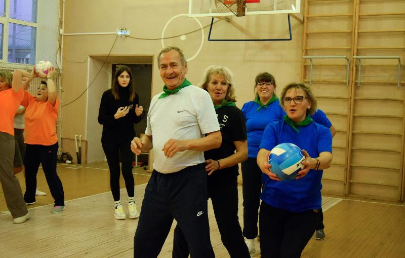 В поселке под Первоуральском прошли спортивные мероприятия  | В Свердловской области прошли спортивные мероприятия для старшего поколения