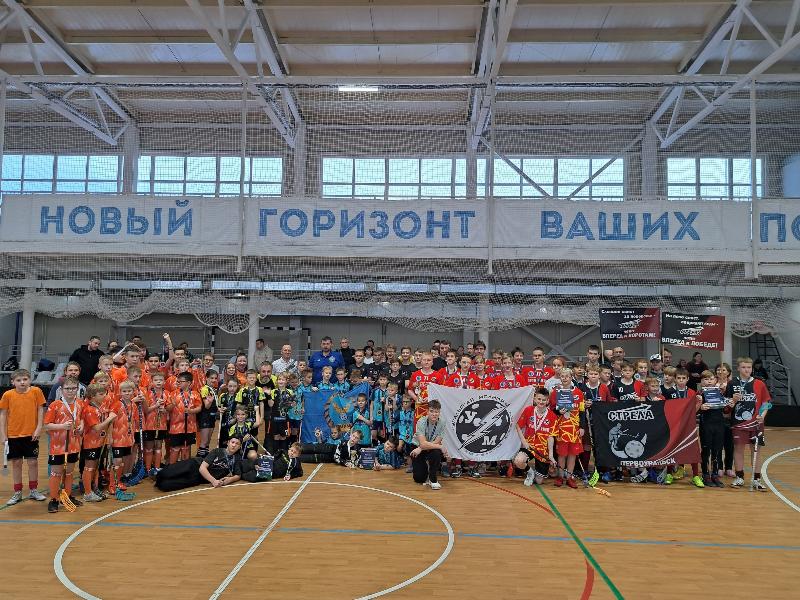 В Билимбае под Первоуральском прошел II тур детского флорбола | В поселке под Первоуральском состоялся II тур детской флорбольной лиги