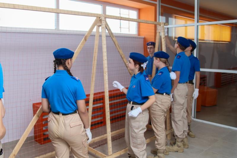 Для школьников Первоуральска провели патриотический урок | Первоуральские активисты провели для школьников патриотический урок