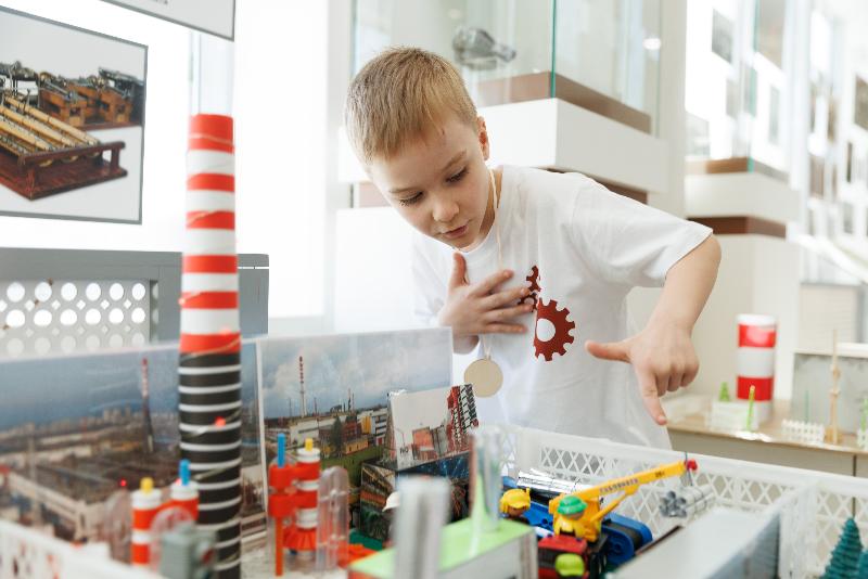 Первоуральский новотрубный завод будет заниматься профориентацией дошкольников | Новотрубный завод в Первоуральске подписал соглашение о профориентации дошкольников