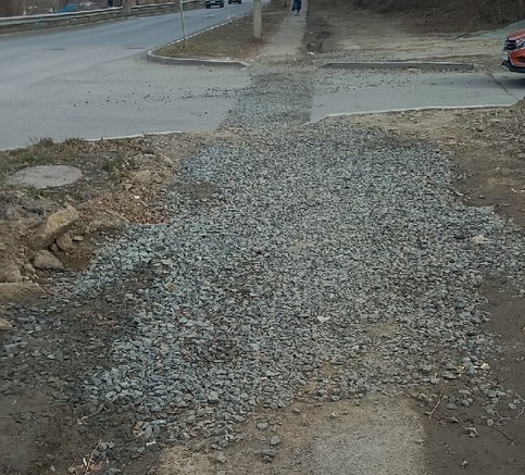 Первоуральцы жалуются на состояние улицы Емлина после прокладки кабеля Первоуральцы жалуются на состояние улицы Емлина после прокладки кабеля