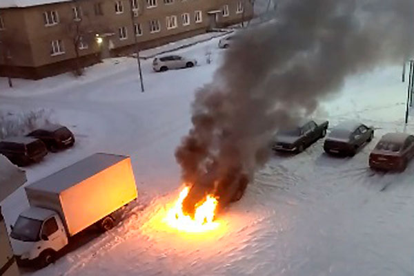 На окраине Первоуральска сгорел автомобиль