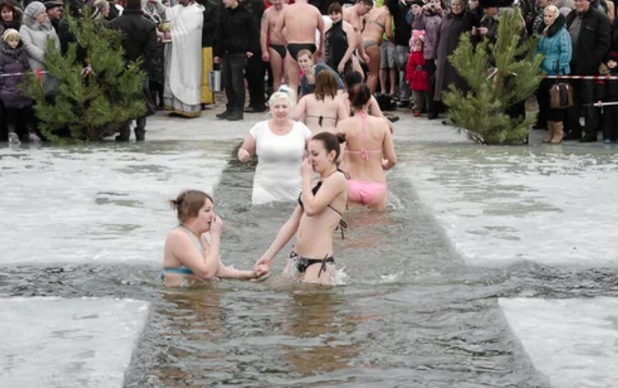 Первоуральский врач рассказал о правилах подготовки к крещенским купаниям | Врач из Первоуральска поделился советами о подготовке к крещенским купаниям Первоуральский врач рассказал о правилах подготовки к крещенским купаниям | Врач из Первоуральска поделился советами о подготовке к крещенским купаниям