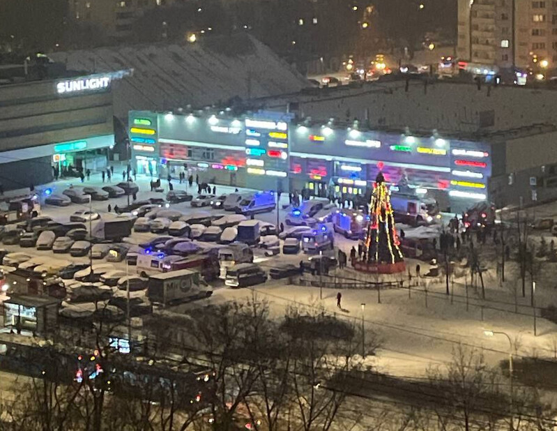 В московском ТЦ взорвался смартфон: эвакуировано 60 человек | В Москве начался пожар в магазине из-за взрыва смартфона