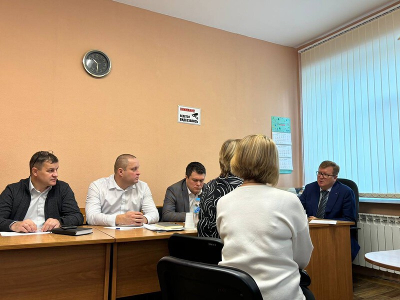 Мэр Первоуральска провел личный прием граждан | Игорь Кабец провел встречу с жителями Первоуральска