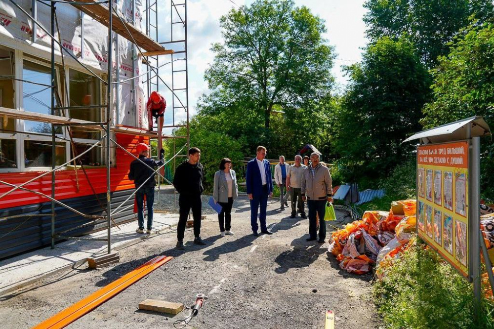 Глава Первоуральска проверил, как идут ремонтные работы в детских садах и дворовом клубе «Чайка» | На Урале ремонт детского сада идет с опережением графика Глава Первоуральска проверил, как идут ремонтные работы в детских садах и дворовом клубе «Чайка» | На Урале ремонт детского сада идет с опережением графика