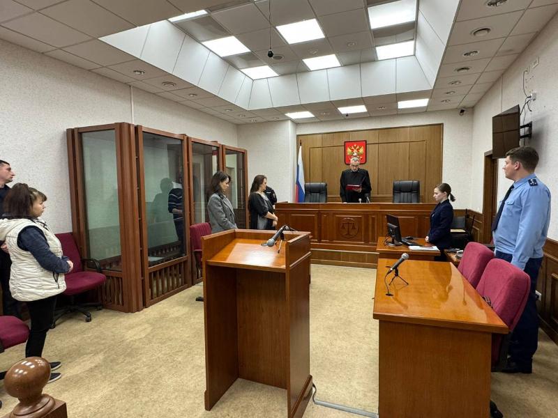 Суд вынес приговор двум жителям Первоуральска, которые убили своего соседа по коммуналке | Двум первоуральцам, убившим своего соседа, дали по 12 и 14 лет колонии