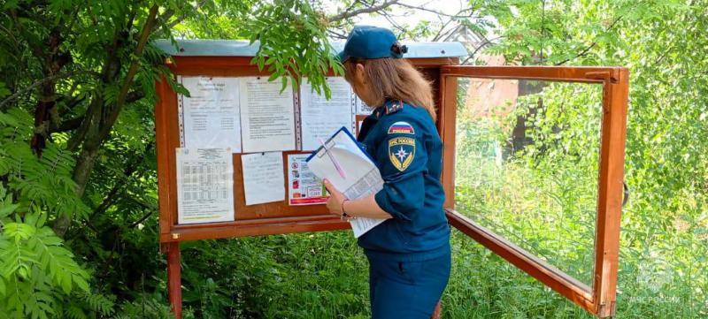 Пожарные рассказали первоуральцам, как не сжечь дачу: в городе прошел рейд | В Первоуральске провели рейд по пожарной безопасности
