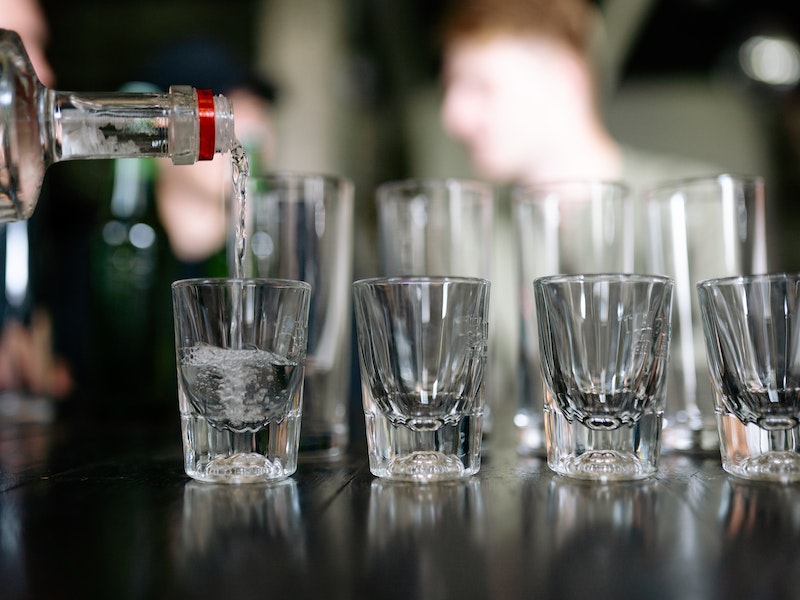 В Первоуральске разоблачили «наливайку»: заведение прикрывалось очередным кафе | В Первоуральске проверят заведение, круглосуточно торгующее алкоголем В Первоуральске разоблачили «наливайку»: заведение прикрывалось очередным кафе | В Первоуральске проверят заведение, круглосуточно торгующее алкоголем