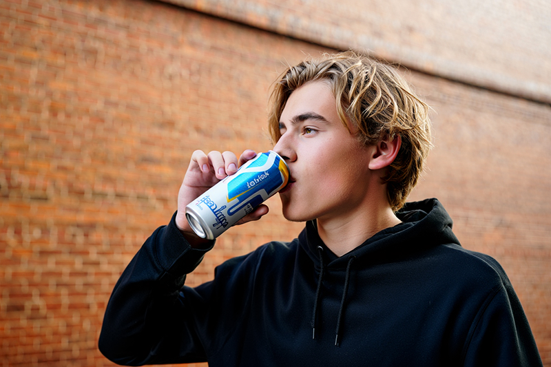 Какой вред энергетики наносят организму? Терапевт рассказала о главных рисках | Эксперт предупредила об опасности чрезмерного употребления энергетиков  