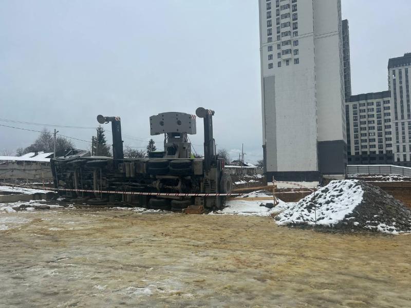 В Свердловской области завели уголовное дело после гибели рабочего на стройплощадке   | На Урале возбудили уголовное дело после гибели рабочего на стройке