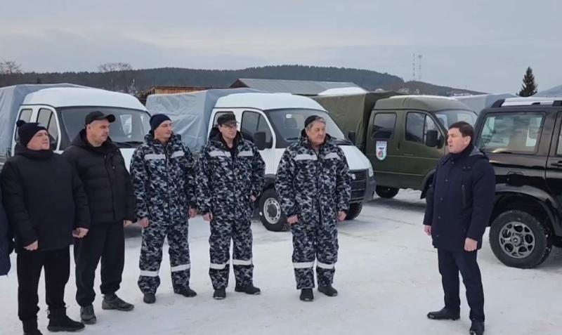 Свердловским лесным пожарным вручили ключи от новых автомобилей | На Урале лесных пожарных обеспечили новой техникой Свердловским лесным пожарным вручили ключи от новых автомобилей | На Урале лесных пожарных обеспечили новой техникой