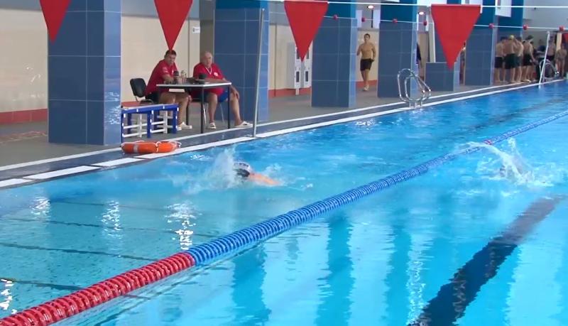 Около ста первоуральских школьников сдали нормативы ГТО по плаванию | В Первоуральске прошло мероприятие по сдаче нормативов ГТО