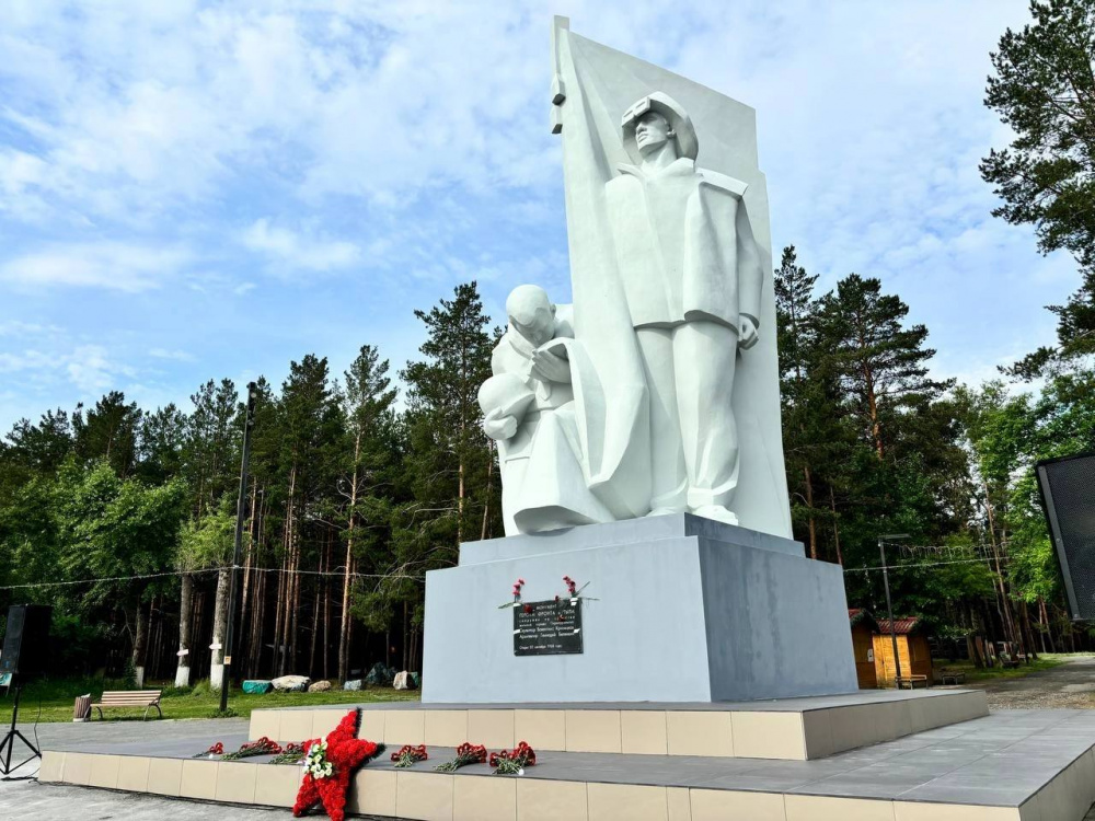 К празднованию 80-летия Великой Победы в Первоуральске ремонтируют мемориалы | В Первоуральске запущена масштабная кампания по ремонту мемориалов