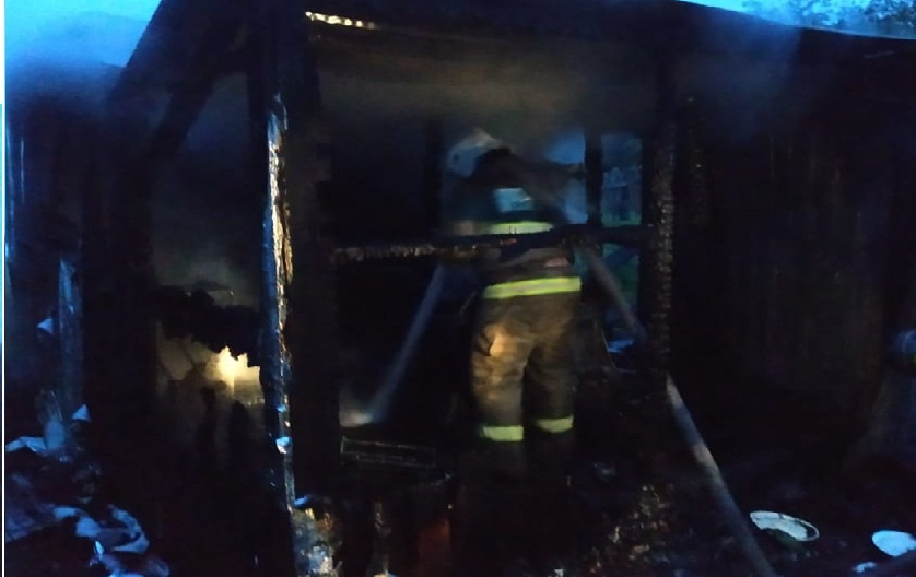 Накануне под Первоуральском сгорела баня и хозпостройки