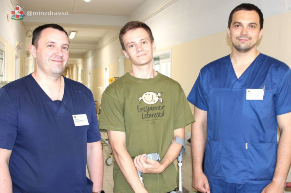 В Свердловской области хирурги спасли 19-летнего парня от ампутации ноги после редкой и опасной травмы | На Урале медики спасли ногу студенту, который мог потерять ее из-за неудачного прыжка