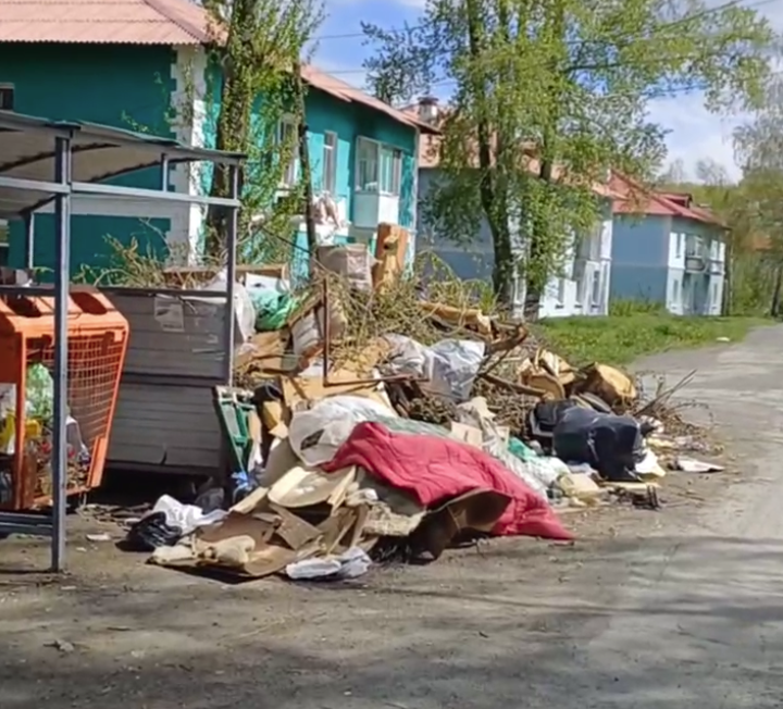 Три недели мусорной "красоты" в Первоуральске вызывают возмущение | Три недели мусорной "красоты" в Первоуральске вызывают возмущение