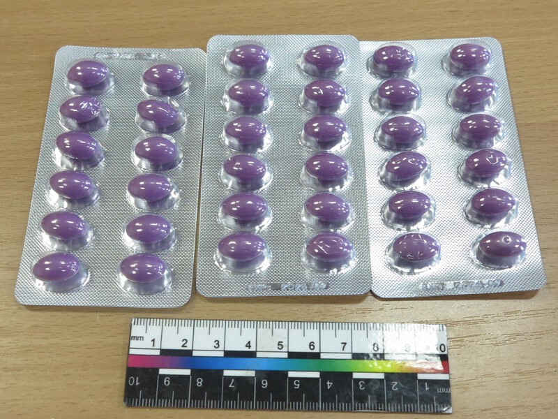 Свердловские таможенники задержали женщин, заказавших запрещенные таблетки | На уральской таможне задержали 700 капсул с запрещенным веществом