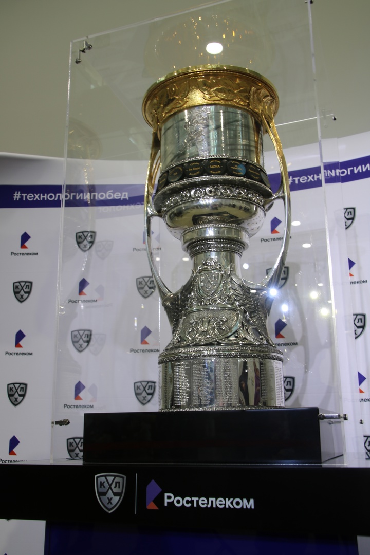 Жителям Первоуральска показали Кубок Гагарина