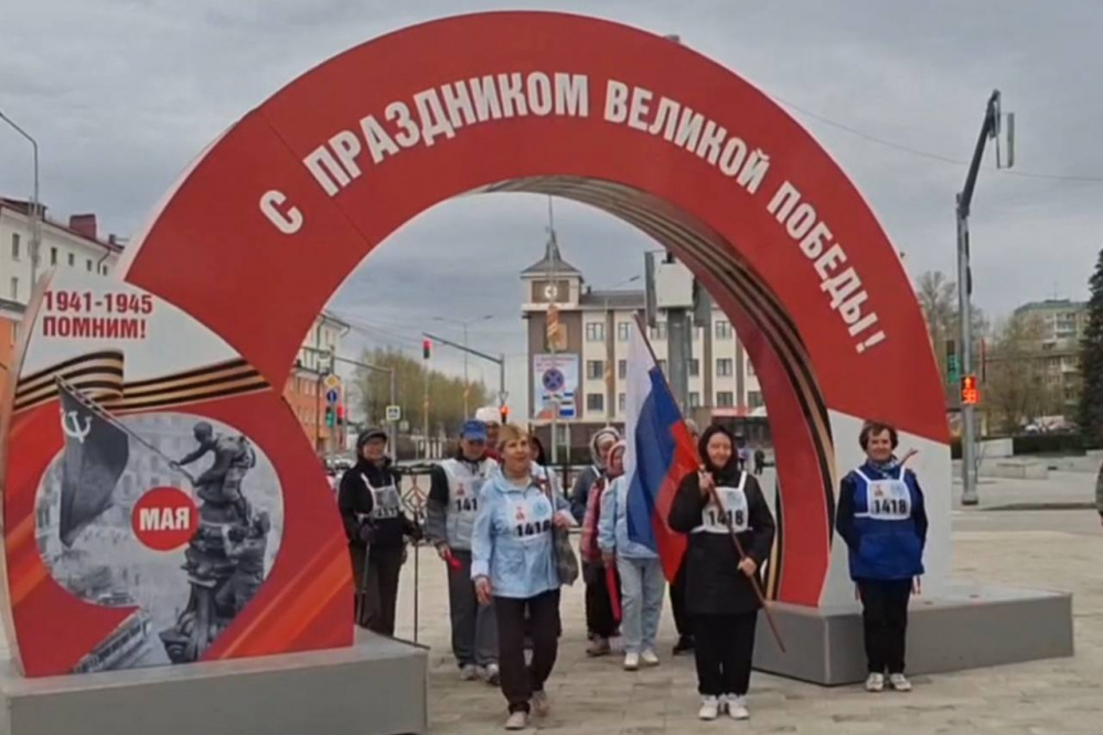 В Первоуральске участники акции «1418 шагов» встретились с главой муниципального округа | На Урале провели акцию «1418 шагов» в честь 80-летия Великой Победы