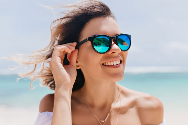 Как правильно подобрать солнечные очки: эксперт поделилась советами по защите глаз от УФ-излучения | Офтальмолог рассказала, как выбрать очки с защитой от ультрафиолета
