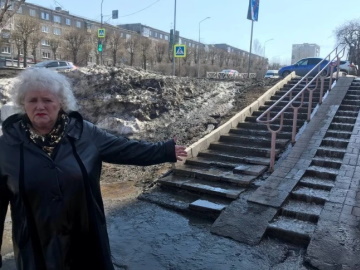 В Первоуральске пенсионерка подала в суд на мэрию из-за разбитых лестниц