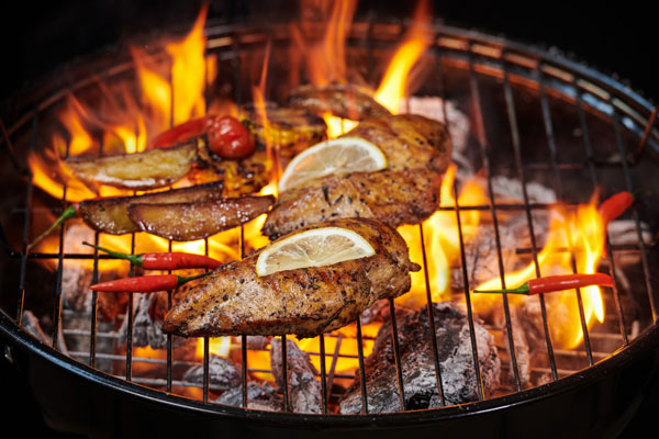 Опасности шашлыков и алкоголя на майские праздники: рекомендации гастроэнтеролога | Гастроэнтеролог рассказала, как сохранить здоровье во время праздников