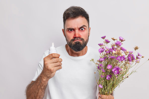 Как пережить сезон цветения: доцент Пироговского университета рассказал о борьбе с аллергией | Эксперт рассказал о начале сезона аллергии и способах защиты от пыльцы