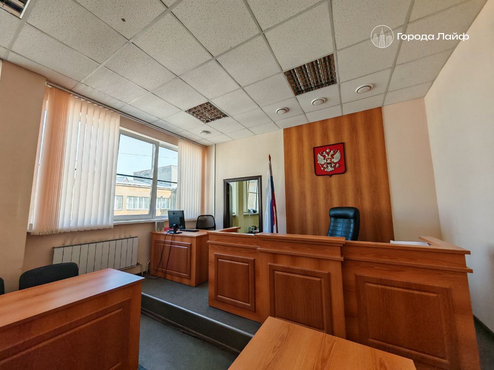 Суд в Первоуральске обязал ФОК "Гагаринский" выплатить учительнице крупную сумму за падение на наледи | Свердловский суд взыскал крупную сумму за травму учительницы на наледи