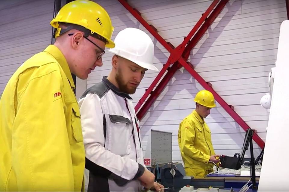 Электрик из Первоуральска с 12-летним опытом работы рассказал о своей профессии | Электрик с Урала рассказал о любви к своей профессии 