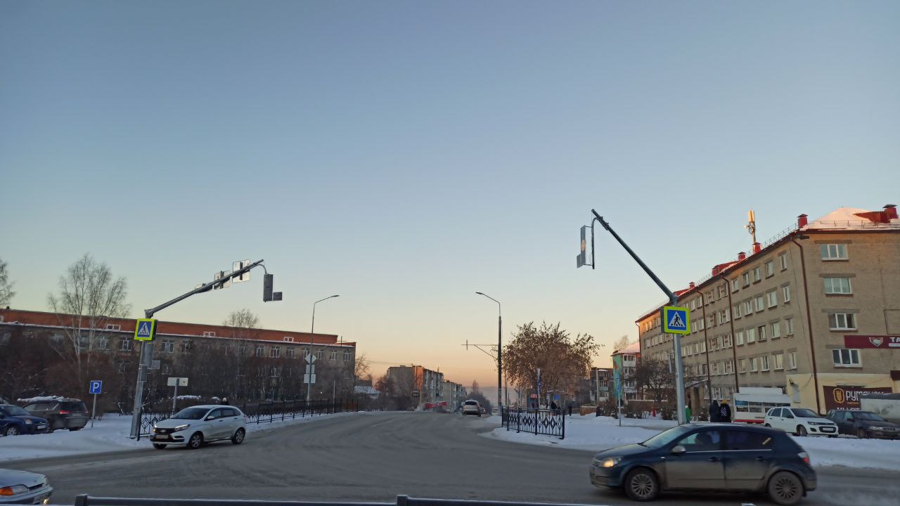 Возле главного бассейна Первоуральска заработали светофоры Возле главного бассейна Первоуральска заработали светофоры