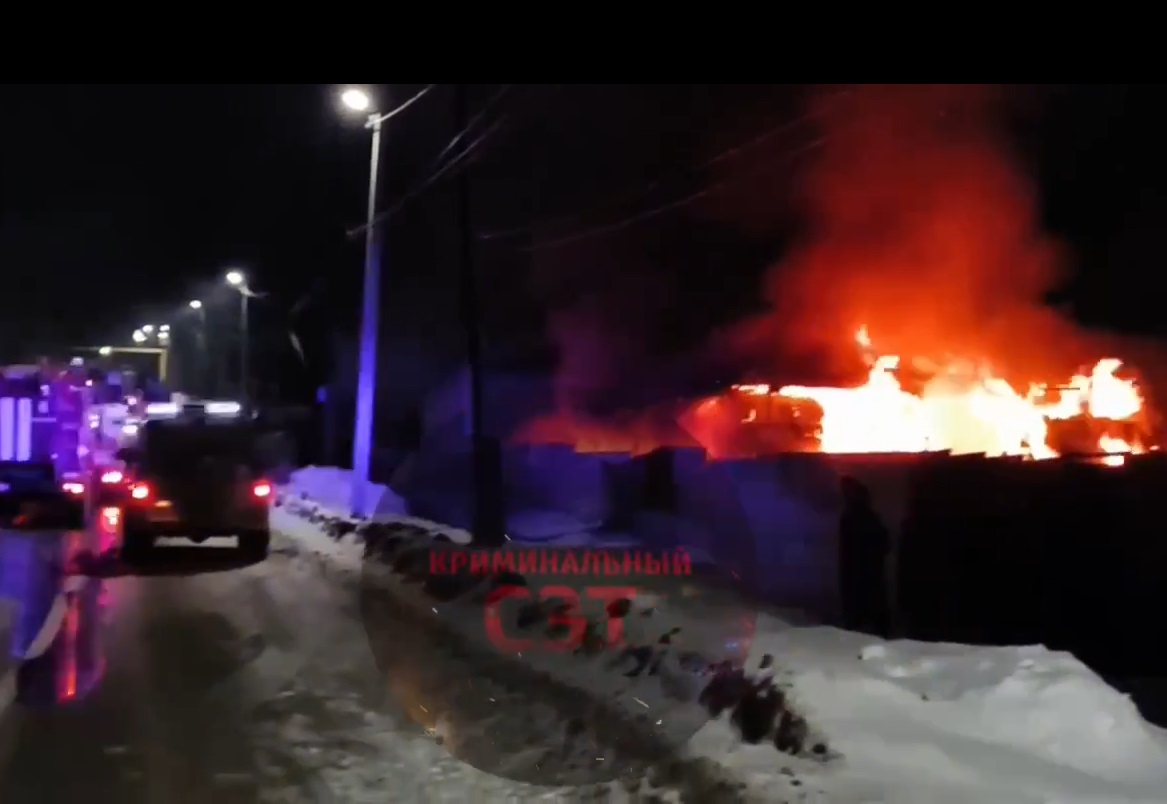 На Урале ещё одна семья осталась без крова из-за пожара