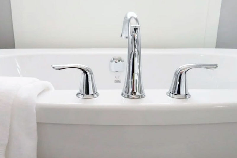 Первоуральцы массово жалуются на отсутствие воды | Жители Первоуральска второй день жалуются на отсутствие воды