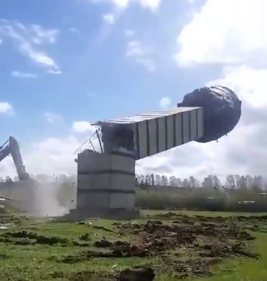 В Битимке снесли старую водонапорную башню по многочисленным просьбам жителей | В Битимке снесли старую водонапорную башню по многочисленным просьбам жителей