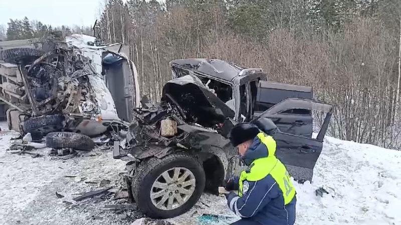 На Урале водитель без прав спровоцировал смертельное ДТП | На трассе «Камышлов-Ирбит-Туринск-Тавда» произошло жесткое ДТП: один человек погиб