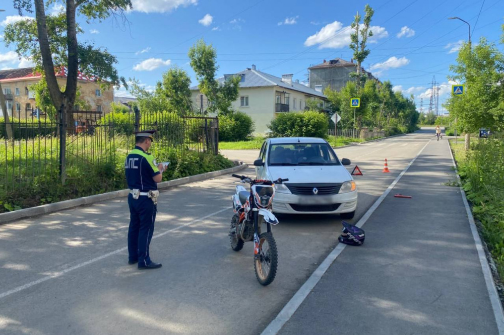 В Первоуральске на улице Химиков произошло ДТП с подростком на питбайке | На Урале произошло ДТП с участием несовершеннолетнего водителя без прав