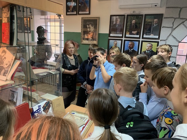 Школьники Первоуральска побывали на выставке в музее «Боевой славы» | Первоуральские школьники посетили музей «Боевой славы» Школьники Первоуральска побывали на выставке в музее «Боевой славы» | Первоуральские школьники посетили музей «Боевой славы»
