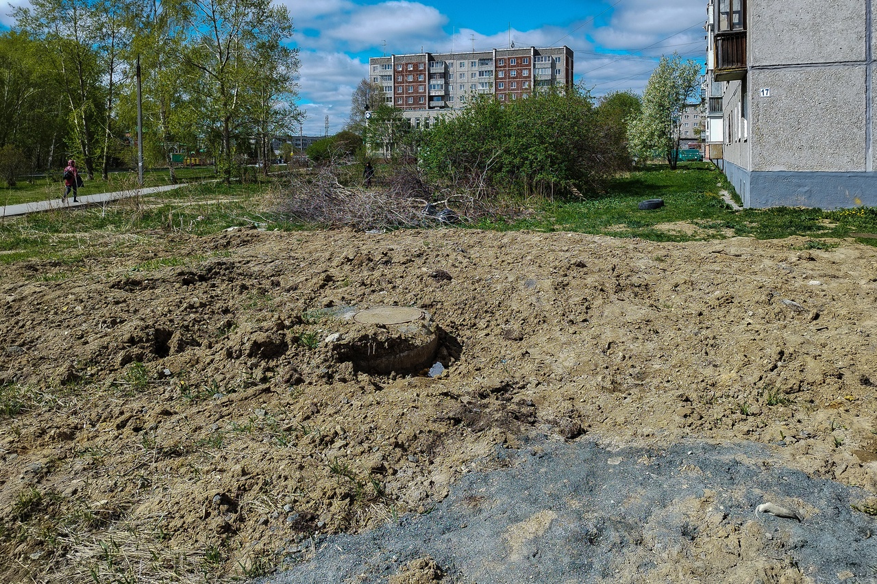 Первоуральцы жалуются на проблемы с благоустройством придомовой территории