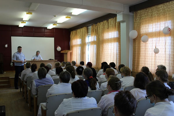 Полицейские Первоуральска организовали разъяснительную беседу по профилактике мошенничеств Полицейские Первоуральска организовали разъяснительную беседу по профилактике мошенничеств