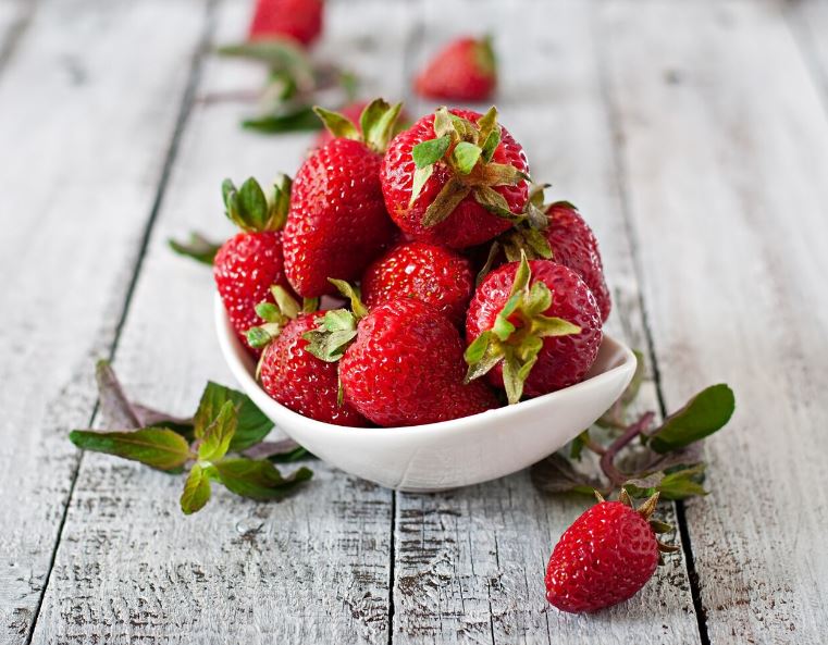 Сезон клубники: что нужно знать при покупке | Свердловчанам дали советы при покупке