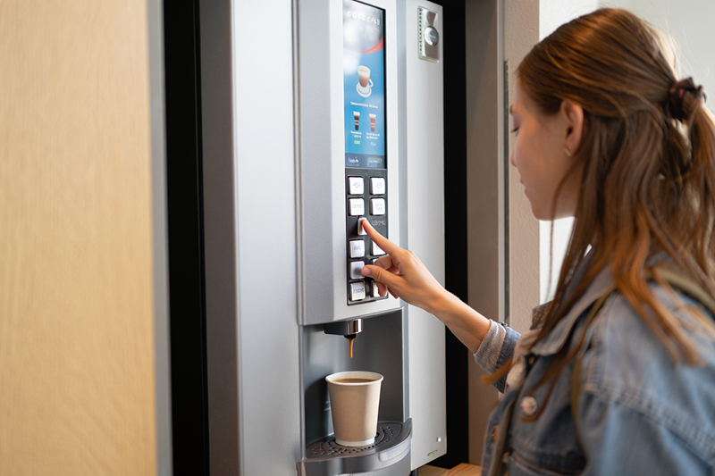 От давления до отравления: чем рискуют любители кофе из автоматов? | Эксперты назвали главные угрозы кофе из автоматов