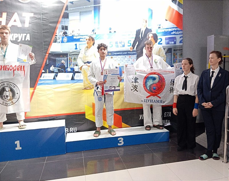 Первоуральские борцы завоевали медали на чемпионате УрФО по джиу-джитсу | Первоуральские спортсмены вернулись из Екатеринбурга с медалями