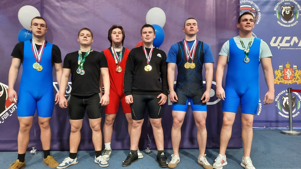 Пауэрлифтеры из Первоуральска привезли медали с областных соревнований