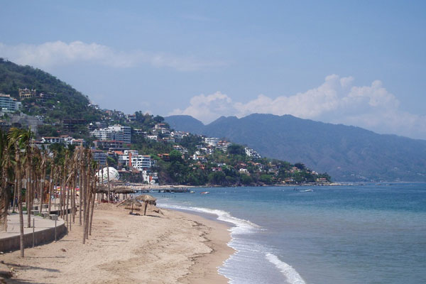 Женщины на море, мужчины – дома: большинство опрошенных россиянок предпочитают провести отпуск на пляже | Около 18% опрошенных россиян предпочитают отдыхать на море