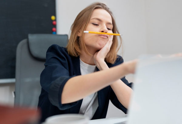 Они выбирают не офис, а склад: почему женщины меняют профессию | Упаковщики и разнорабочие вошли в топ популярных специальностей у россиянок Они выбирают не офис, а склад: почему женщины меняют профессию | Упаковщики и разнорабочие вошли в топ популярных специальностей у россиянок