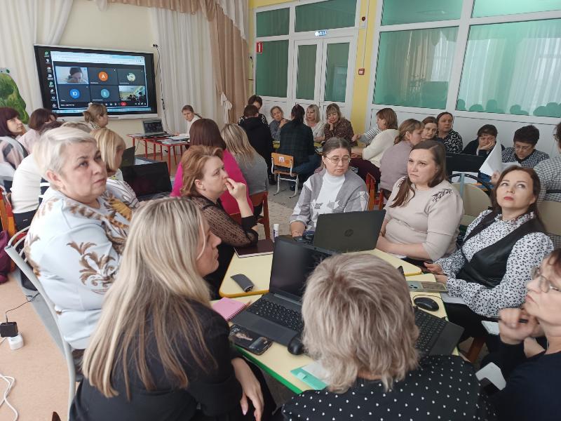 Первоуральские воспитатели открыли секреты успешного взаимодействия с родителями детсадовцев | В Первоуральске старшие воспитатели обсудили современные методы работы с семьями Первоуральские воспитатели открыли секреты успешного взаимодействия с родителями детсадовцев | В Первоуральске старшие воспитатели обсудили современные методы работы с семьями